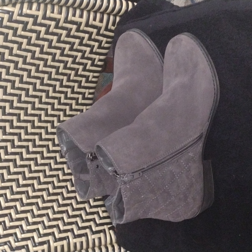 White Mountain Grey Suede Booties 7 1/2 wide, Leather